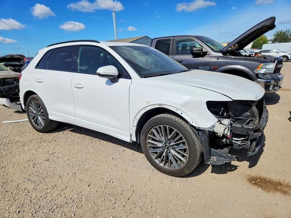 2022 AUDI Q3 quattro Premium — Passenger 3/4