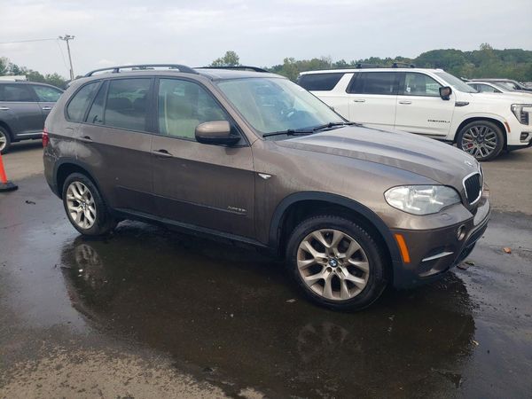 2012 BMW X5 xDrive35i — Passenger 3/4