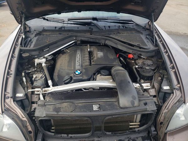 2012 BMW X5 xDrive35i — Engine bay