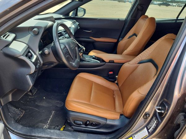 2021 LEXUS UX — DENT