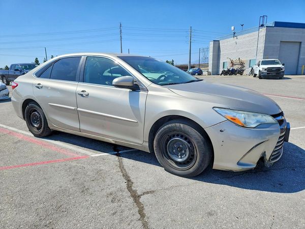 2015 TOYOTA CAMRY — Passenger 3/4