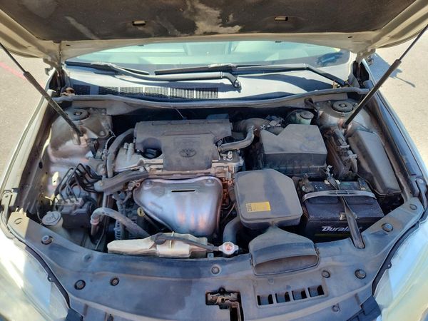 2015 TOYOTA CAMRY — Engine bay