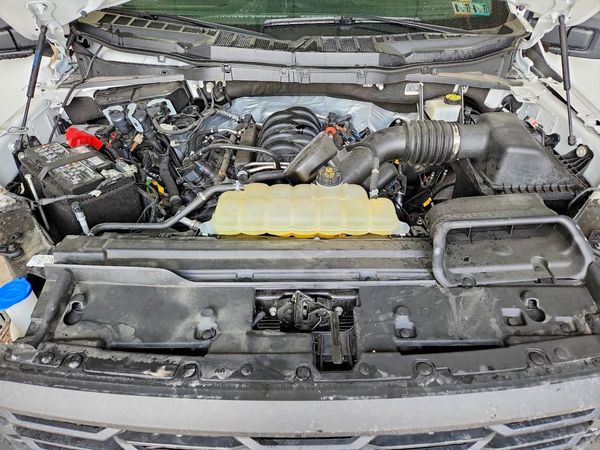 2024 FORD F150 — Engine bay