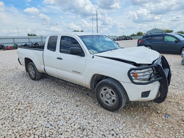 2013 TOYOTA TACOMA Delux — Passenger 3/4