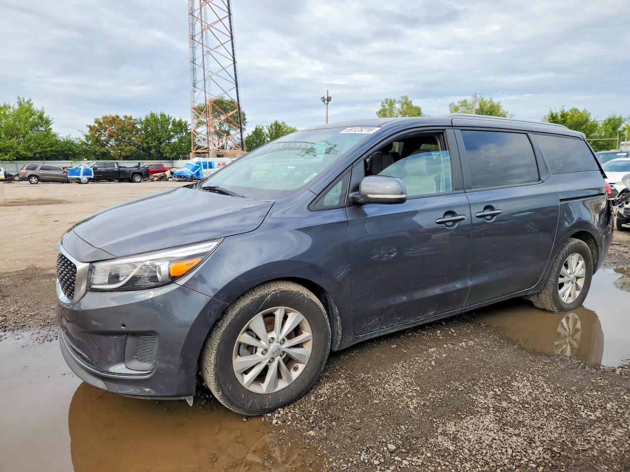 2016 KIA SEDONA LX - Middle-low — Front 3/4