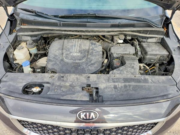 2016 KIA SEDONA LX - Middle-low — Engine bay