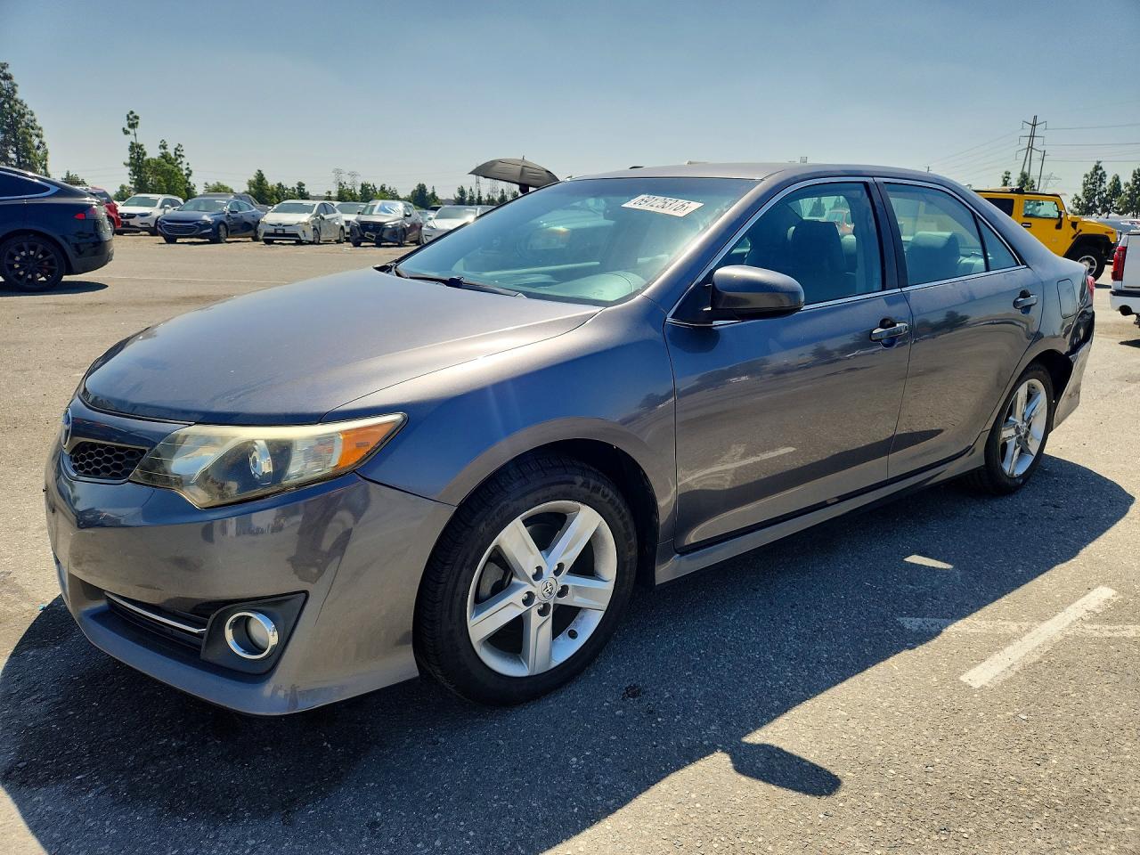 2014 TOYOTA CAMRY — Front 3/4