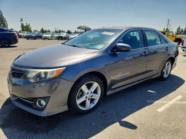 2014 TOYOTA CAMRY — Front 3/4
