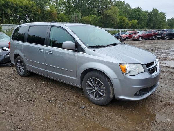 2017 DODGE GRAND CARAVAN SXT — Passenger 3/4