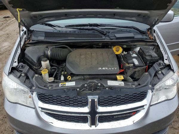 2017 DODGE GRAND CARAVAN SXT — Engine bay