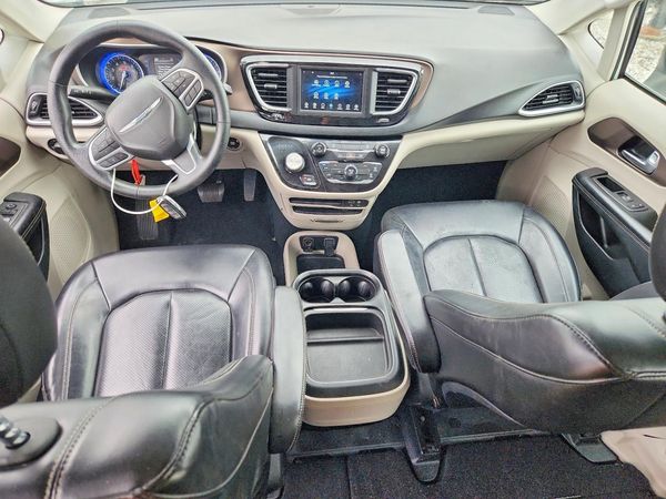 2020 CHRYSLER VOYAGER LXI