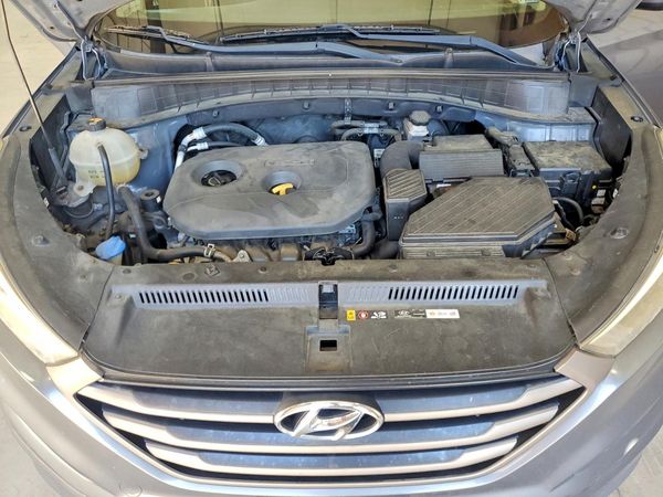 2016 HYUNDAI TUCSON — Engine bay