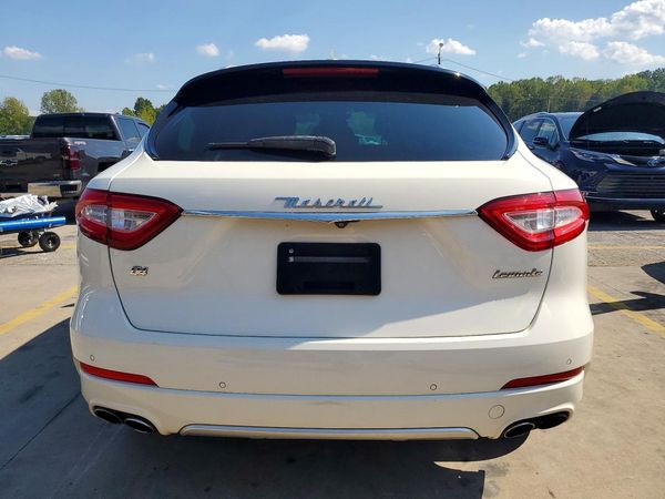 2018 MASERATI LEVANTE Luxury — DIRR