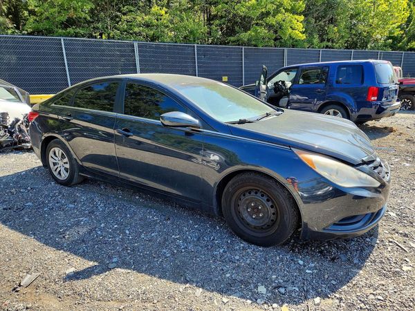 2013 HYUNDAI SONATA — Passenger 3/4
