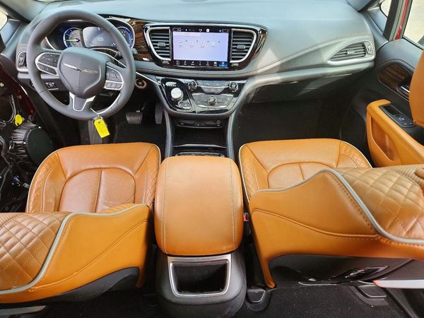 2023 CHRYSLER PACIFICA Pinnacle