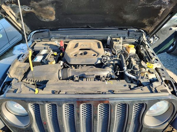 2020 JEEP WRANGLER UNLIMITED — Engine bay