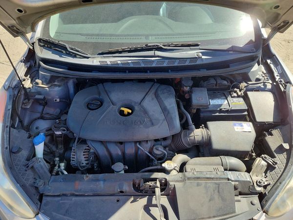 2012 HYUNDAI ELANTRA — Engine bay