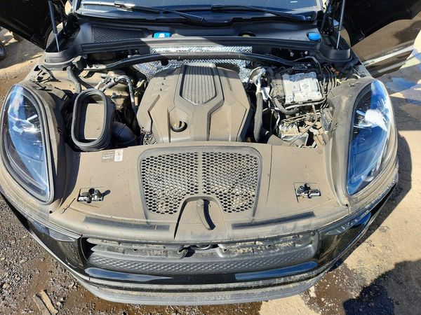 2025 PORSCHE MACAN Macan, Macan T — Engine bay