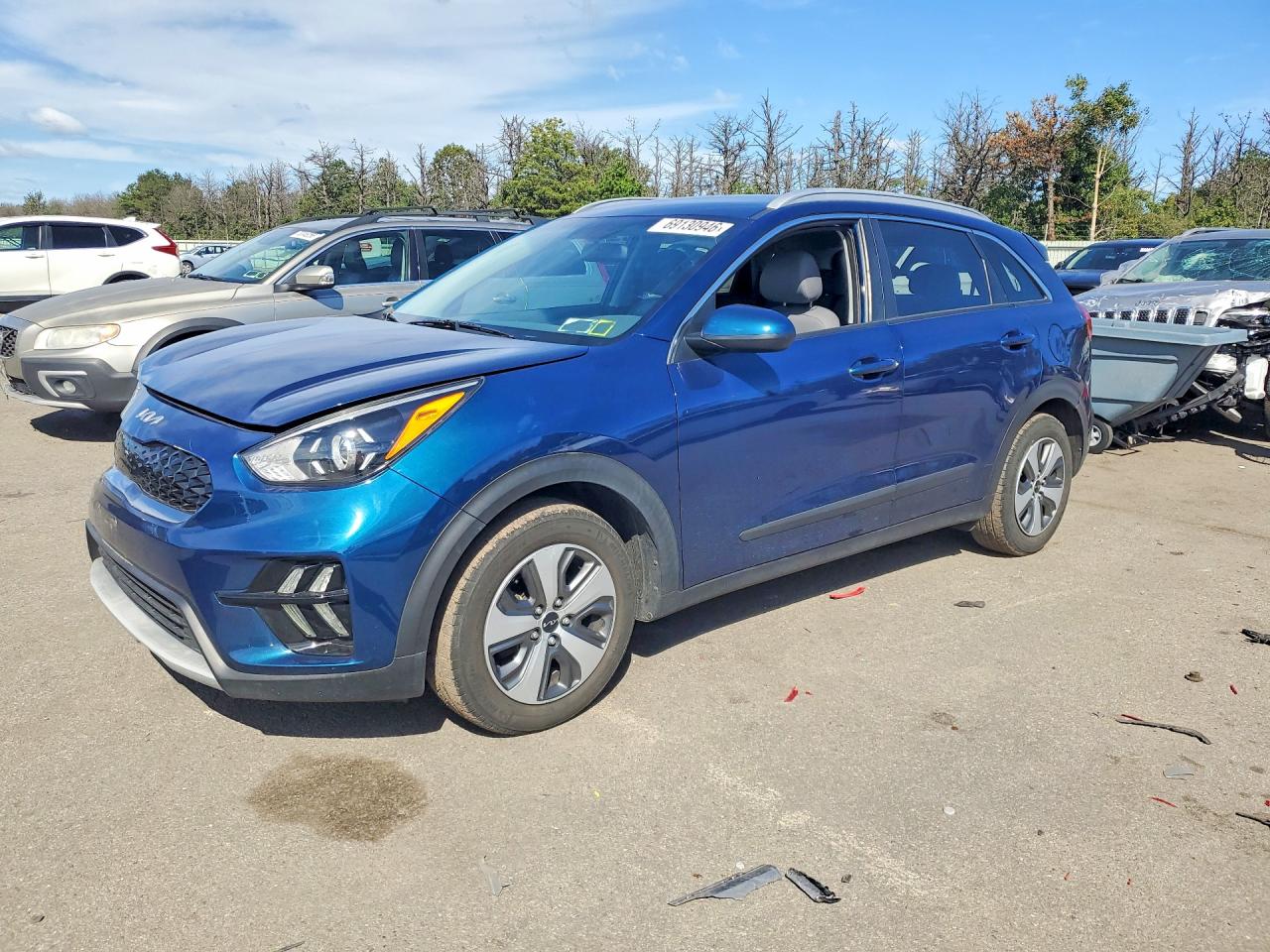 2022 KIA NIRO LX, LXS, LXS SE — Front 3/4