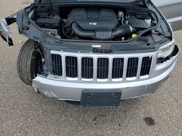 2015 JEEP GRAND CHEROKEE — Engine bay
