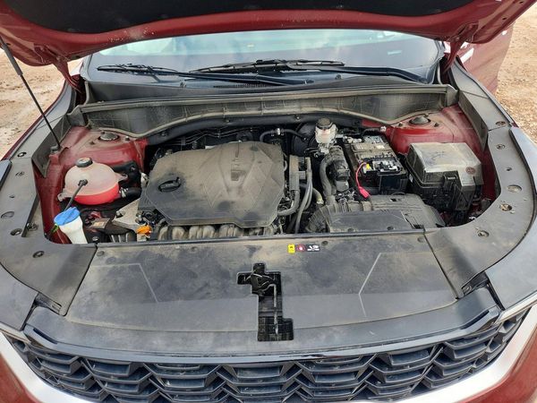 2024 KIA SORENTO LX — Engine bay