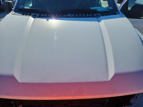 2019 FORD F150 — Engine bay