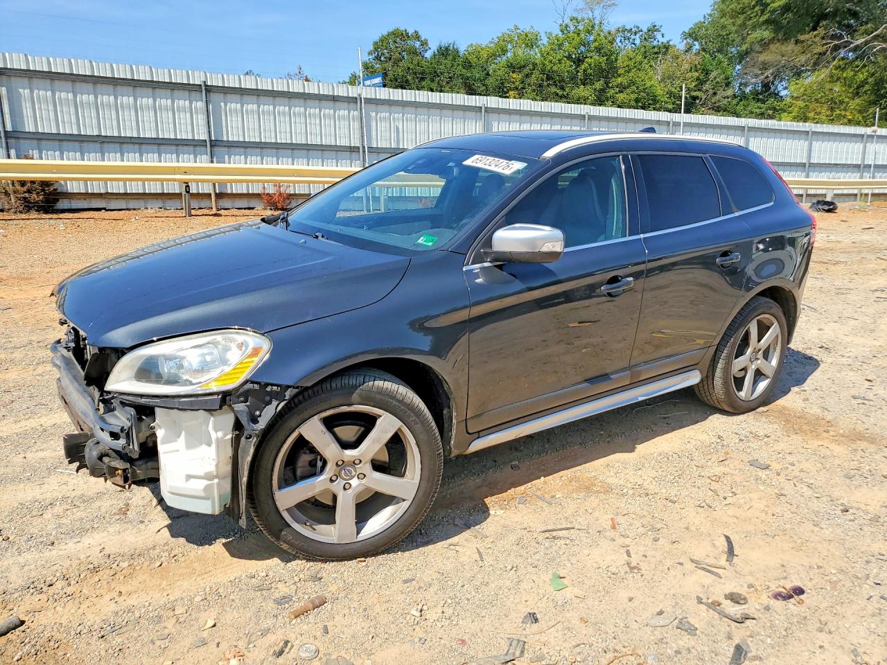 2013 VOLVO XC60 — Front 3/4