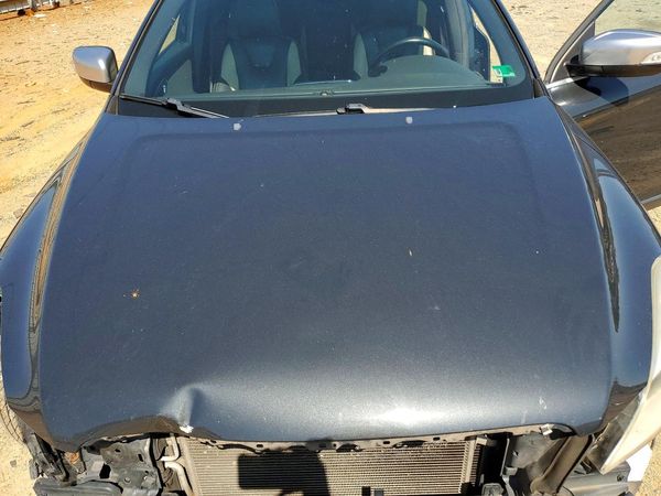 2013 VOLVO XC60 — Engine bay