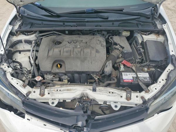 2017 TOYOTA COROLLA — Engine bay