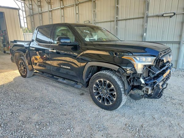 2022 TOYOTA TUNDRA — Passenger 3/4