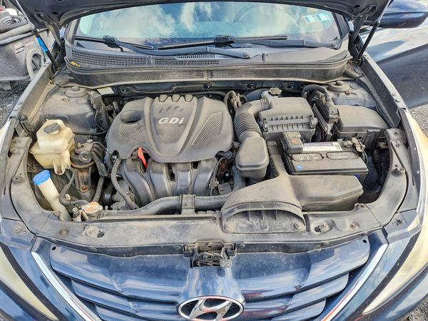 2012 HYUNDAI SONATA Middle-low level — Engine bay