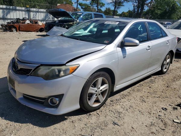 2012 TOYOTA CAMRY — Front 3/4