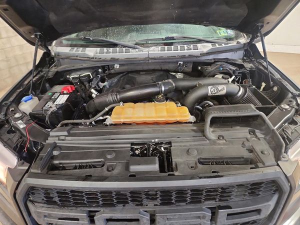 2017 FORD F150 SuperCab — Engine bay