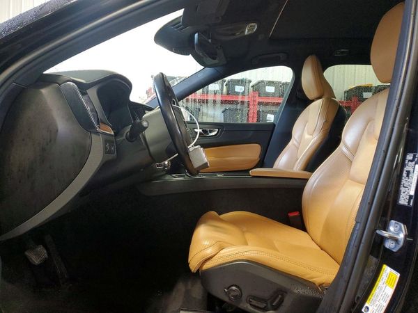 2021 VOLVO XC60 — DENT