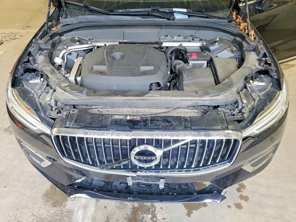 2021 VOLVO XC60 — Engine bay