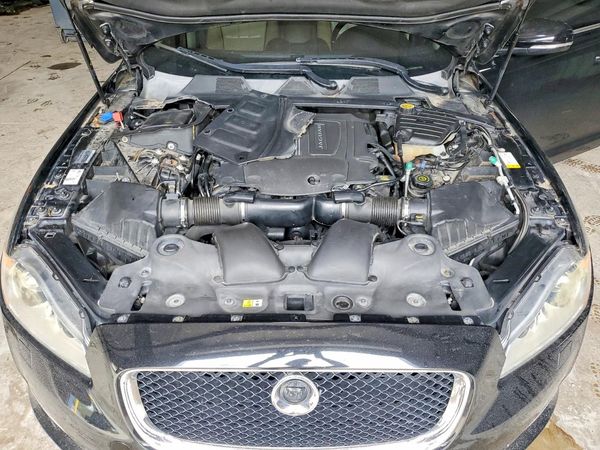 2014 JAGUAR XJ XJ Super charged — Engine bay