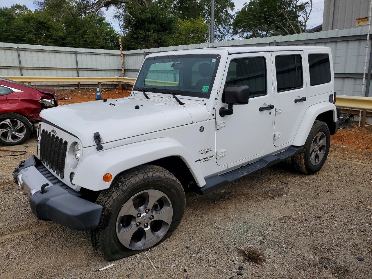 2017 JEEP WRANGLER Unlimited Sahara — Front 3/4