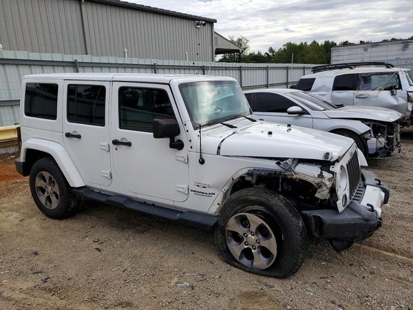 2017 JEEP WRANGLER Unlimited Sahara — Passenger 3/4
