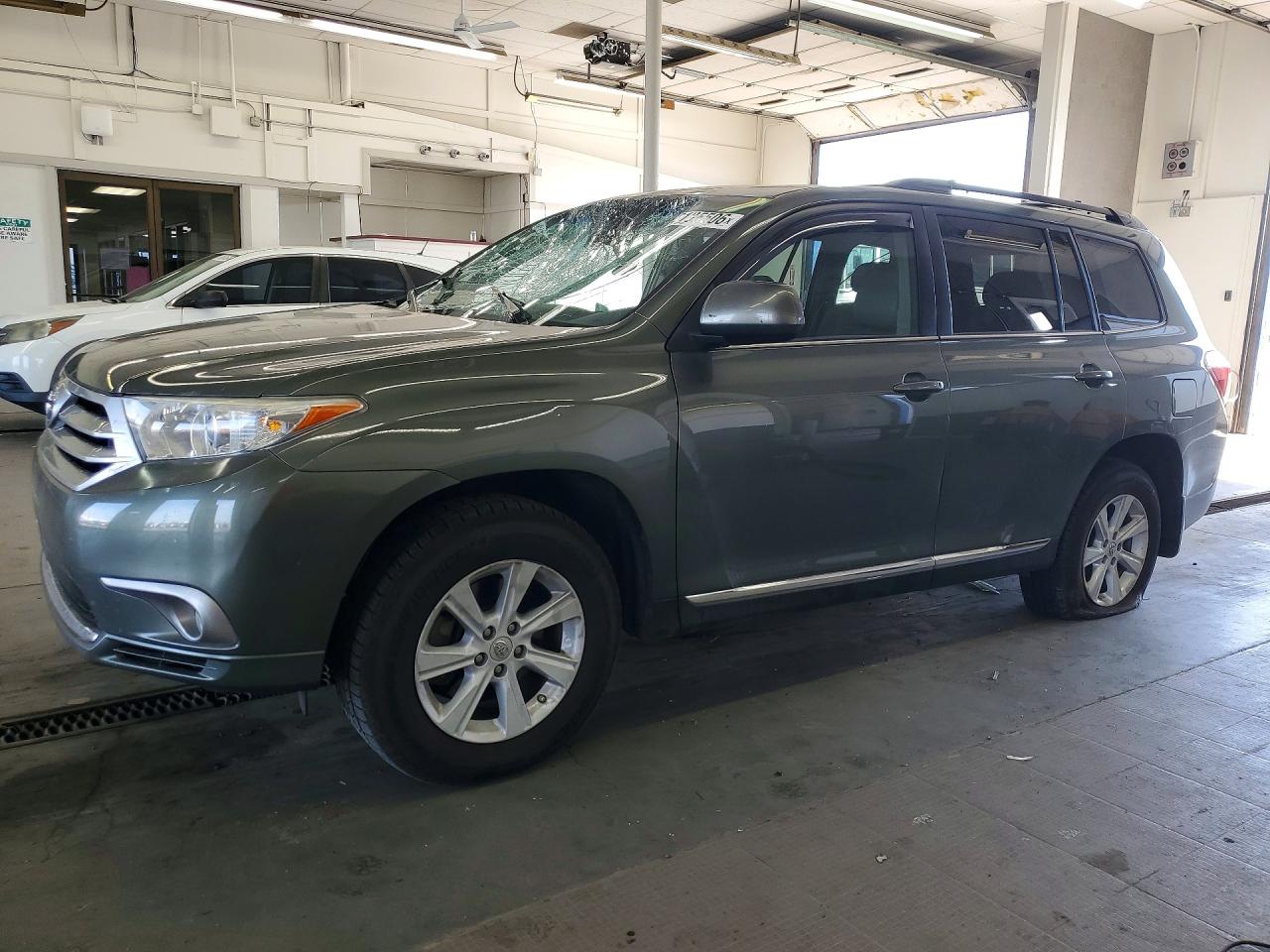 2013 TOYOTA HIGHLANDER Base/Hybrid — Front 3/4