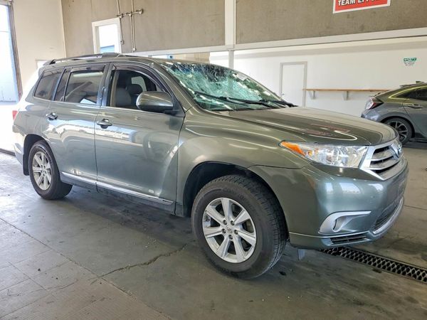 2013 TOYOTA HIGHLANDER Base/Hybrid — Passenger 3/4
