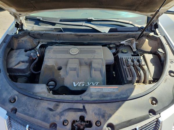 2012 CADILLAC SRX — Engine bay