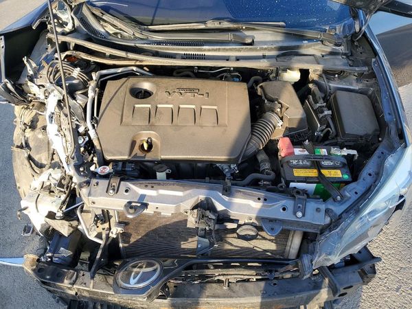 2018 TOYOTA COROLLA — Engine bay