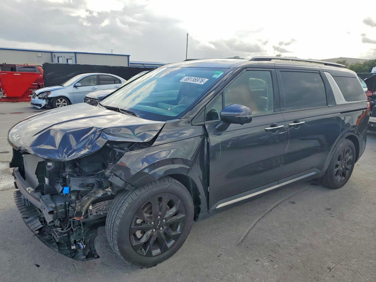 2023 KIA CARNIVAL — Front 3/4