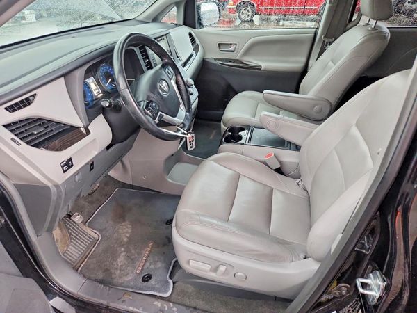 2018 TOYOTA SIENNA — DENT