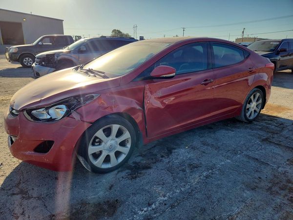 2013 HYUNDAI ELANTRA — Front 3/4