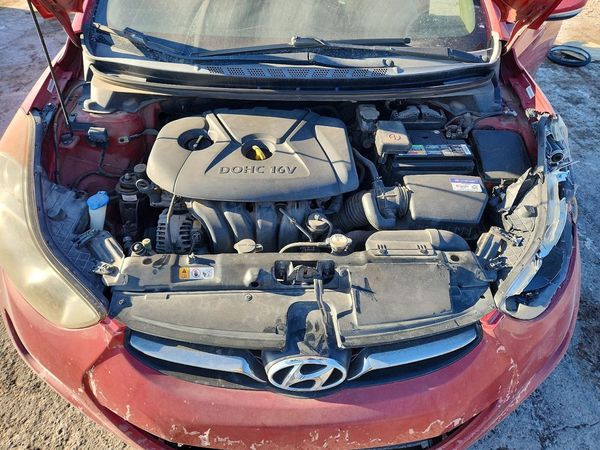 2013 HYUNDAI ELANTRA — Engine bay