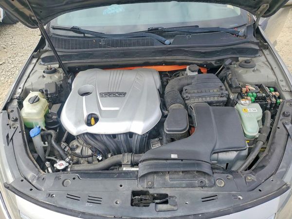 2013 KIA OPTIMA LX — Engine bay