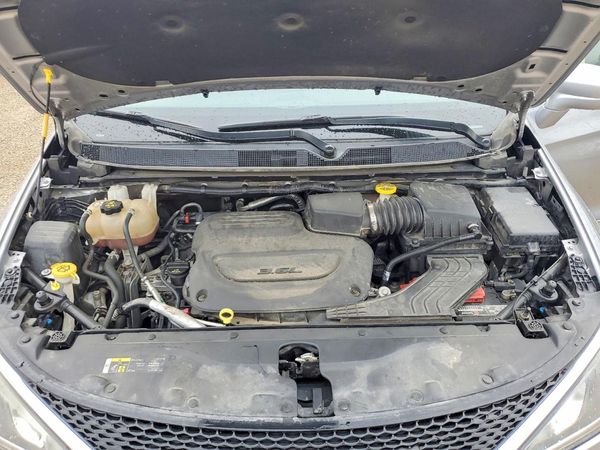2019 CHRYSLER PACIFICA — Engine bay