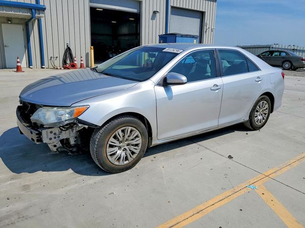 2012 TOYOTA CAMRY — Front 3/4