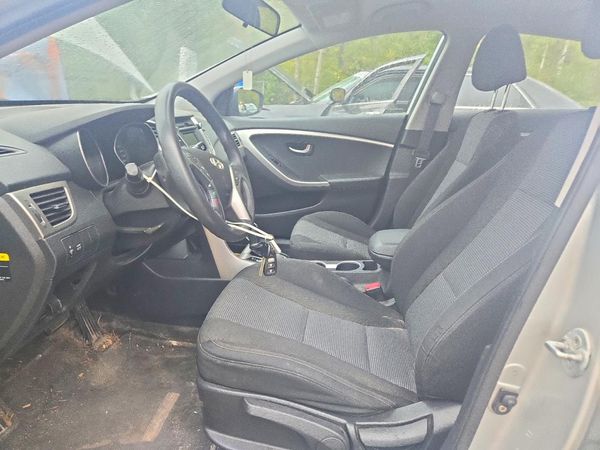 2016 HYUNDAI ELANTRA GL(Middle-low grade) — DENT